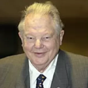 Nelson Bunker Hunt, 2004 Inductee to the Texas Horse Racing Hall of Fame.